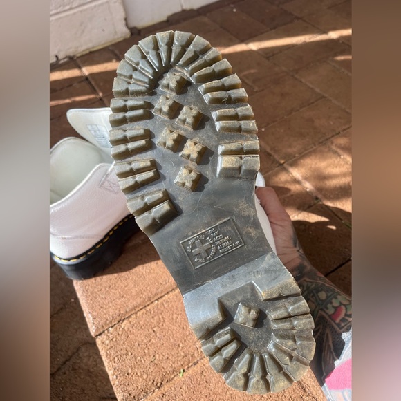 Dr. Martens women’s Devon heart ankle boot - Picture 2 of 6